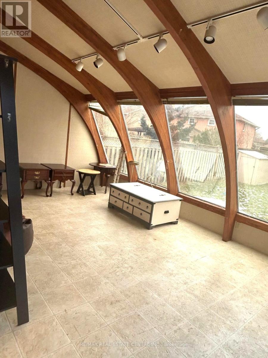 874 Childs Drive, Milton, Ontario  L9T 4J6 - Photo 6 - W12669556