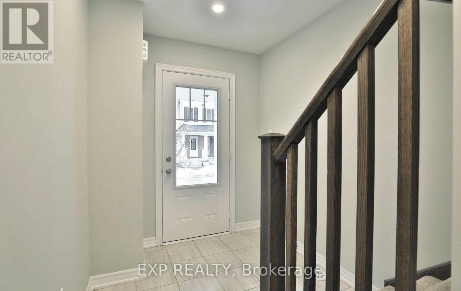 32 Rapids Lane, Hamilton, Ontario  L8K 0A4 - Photo 2 - X12669390