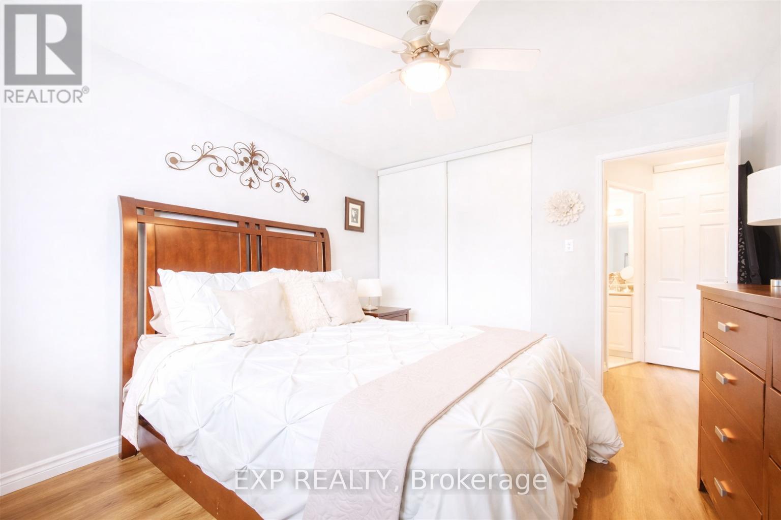 8 - 527 Parkside Drive, Waterloo, Ontario  N2L 4X7 - Photo 5 - X12669468