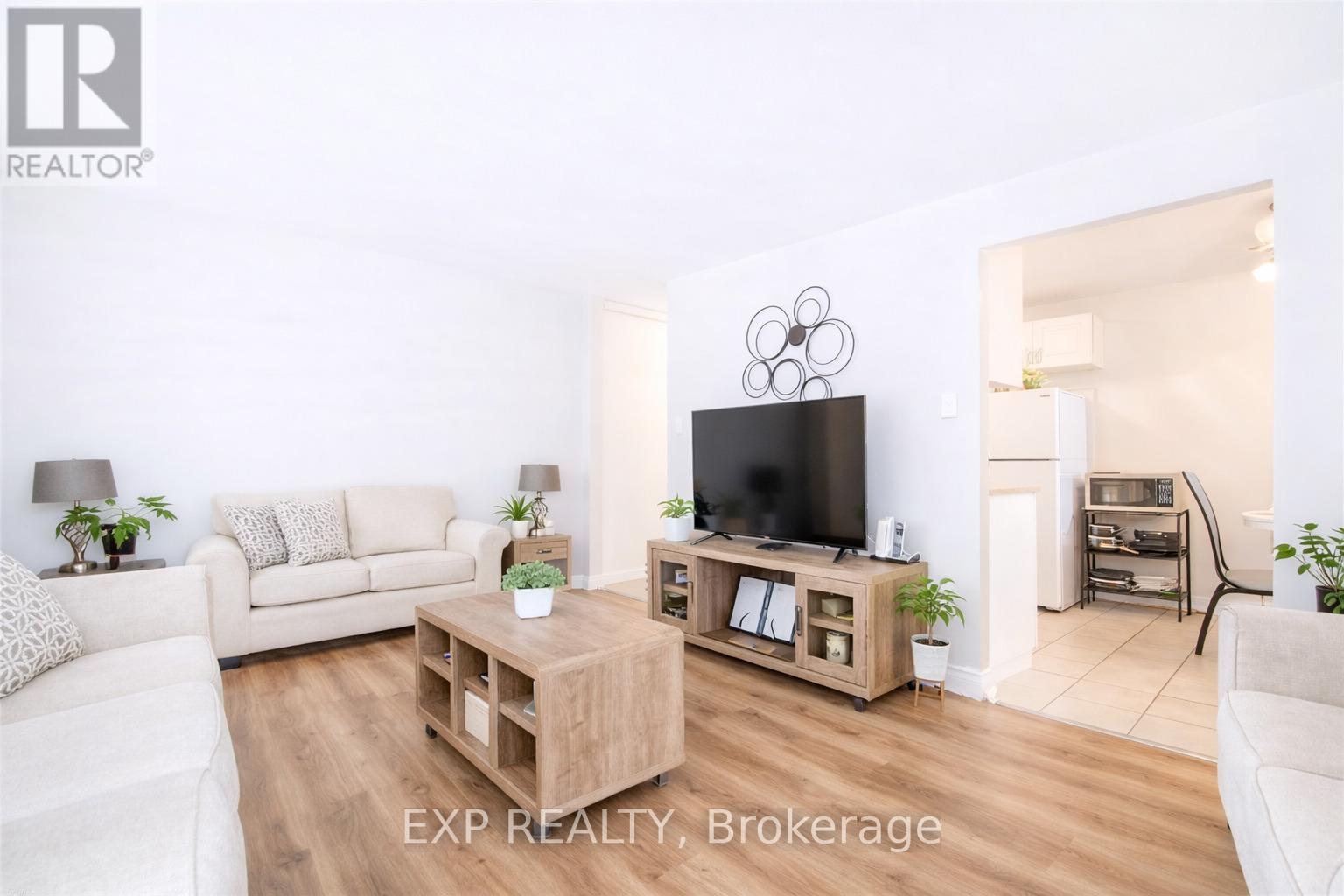 8 - 527 Parkside Drive, Waterloo, Ontario  N2L 4X7 - Photo 9 - X12669468