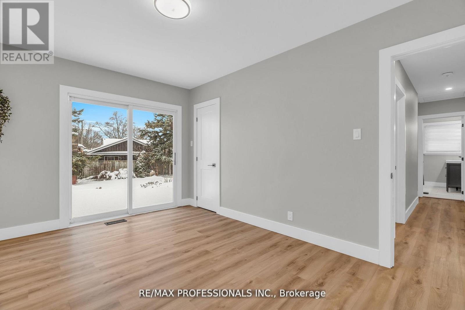 Upper - 139 Byron Avenue, Kitchener, Ontario  N2C 1Z7 - Photo 11 - X12669558