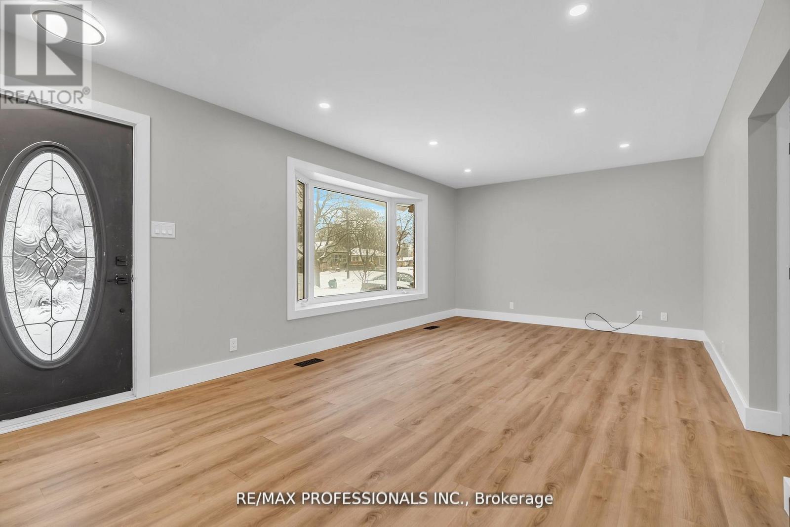 Upper - 139 Byron Avenue, Kitchener, Ontario  N2C 1Z7 - Photo 17 - X12669558