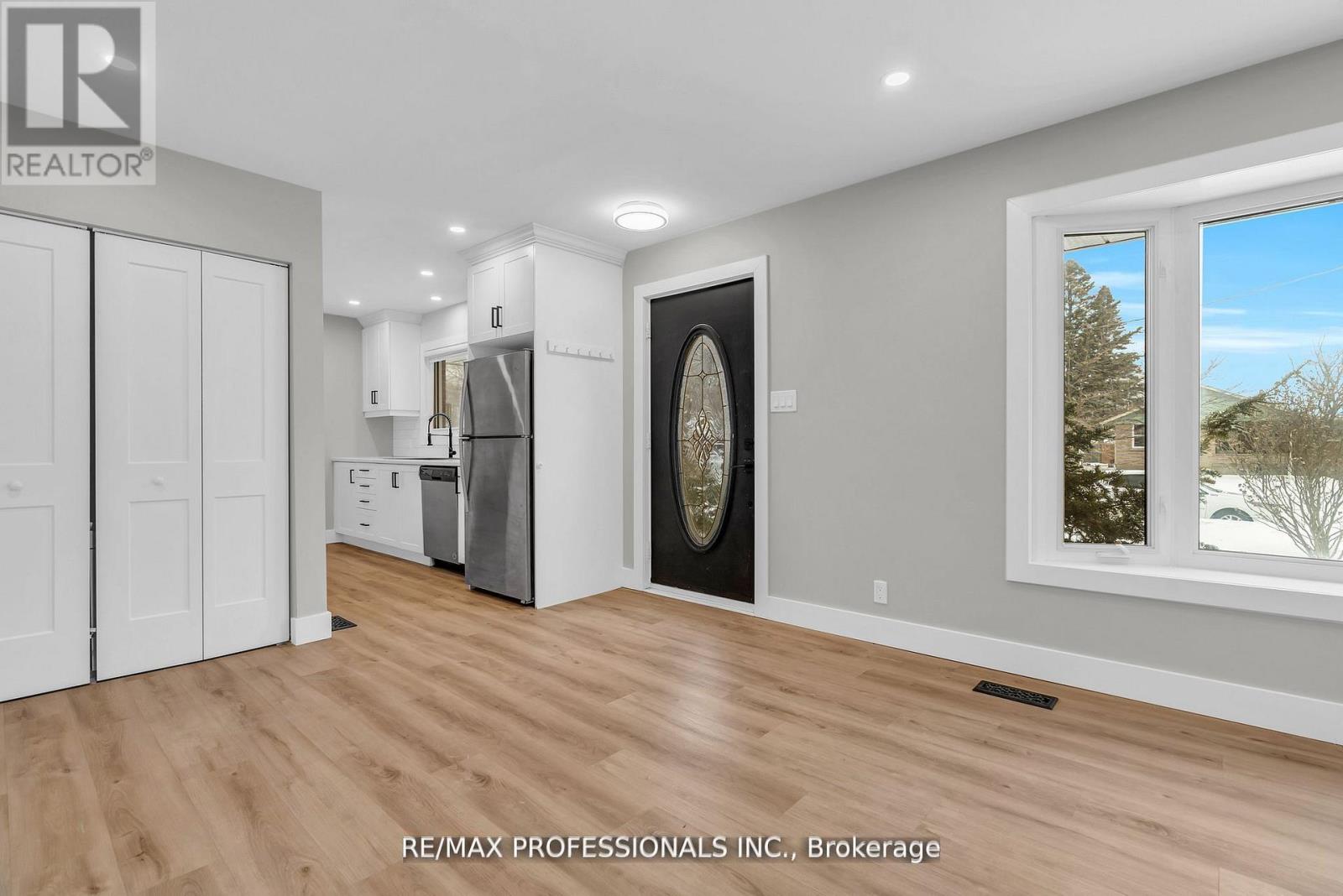 Upper - 139 Byron Avenue, Kitchener, Ontario  N2C 1Z7 - Photo 2 - X12669558