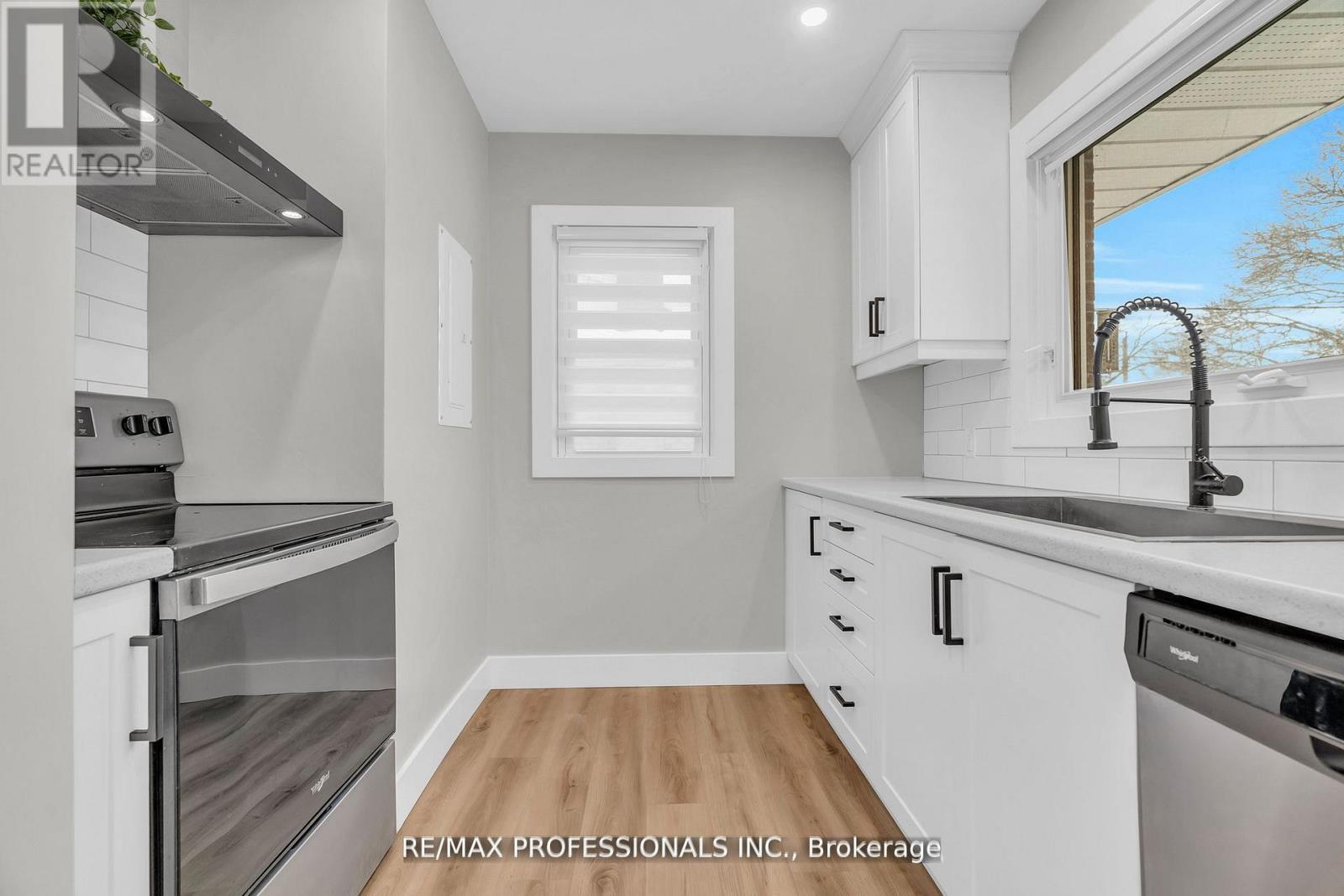 Upper - 139 Byron Avenue, Kitchener, Ontario  N2C 1Z7 - Photo 5 - X12669558