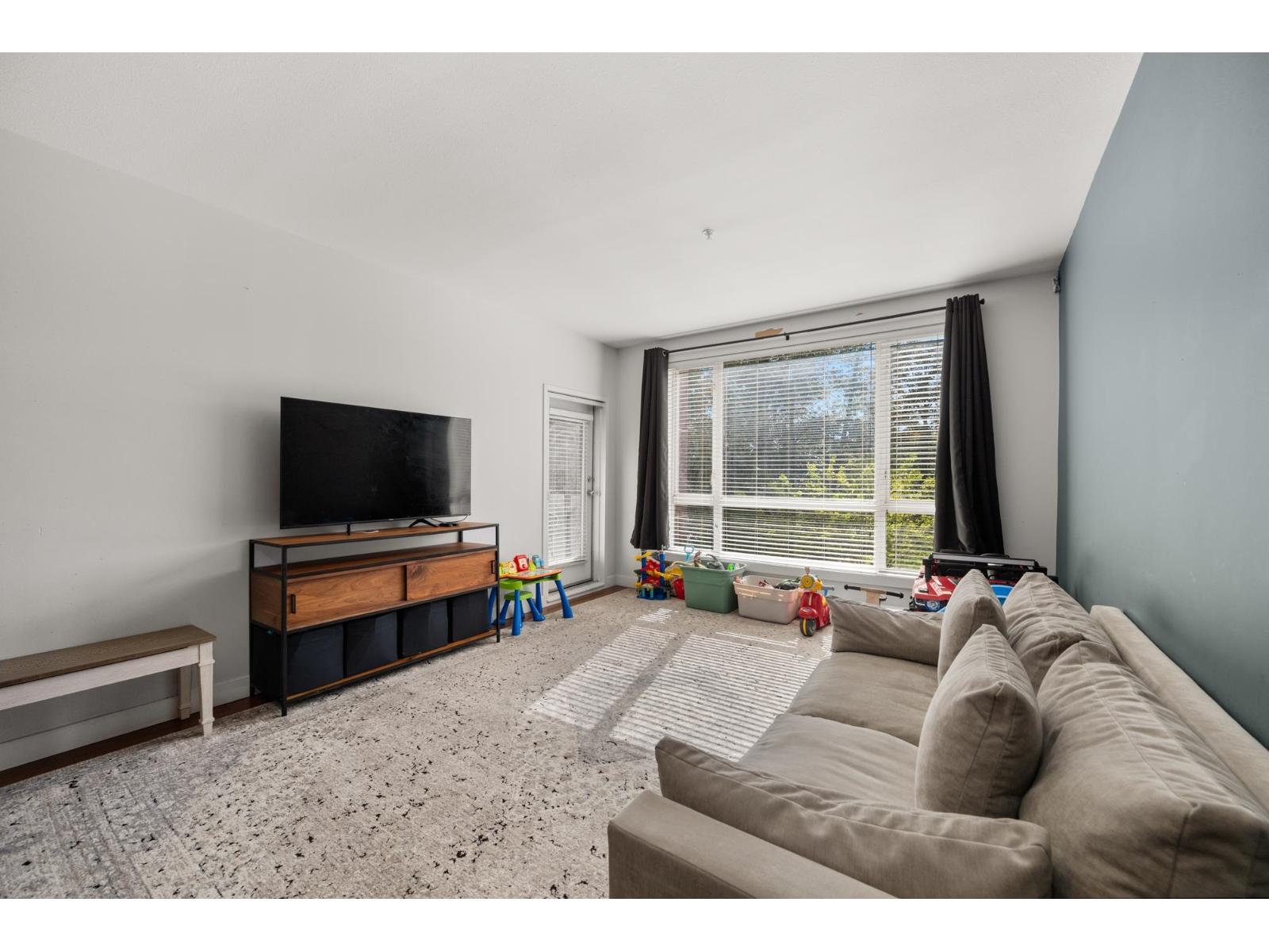 303 14333 104 Avenue, Surrey, British Columbia V3T 0E1 - Photo 3 - R3076381