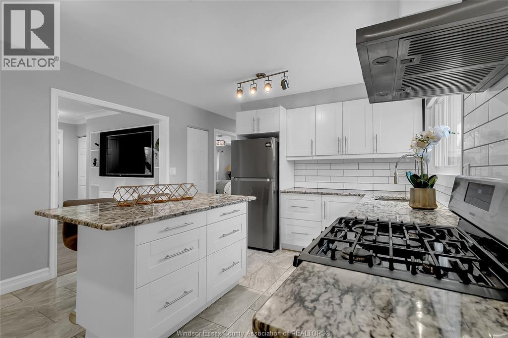 3803 Holburn, Windsor, Ontario  N9G 1R8 - Photo 11 - 26000335