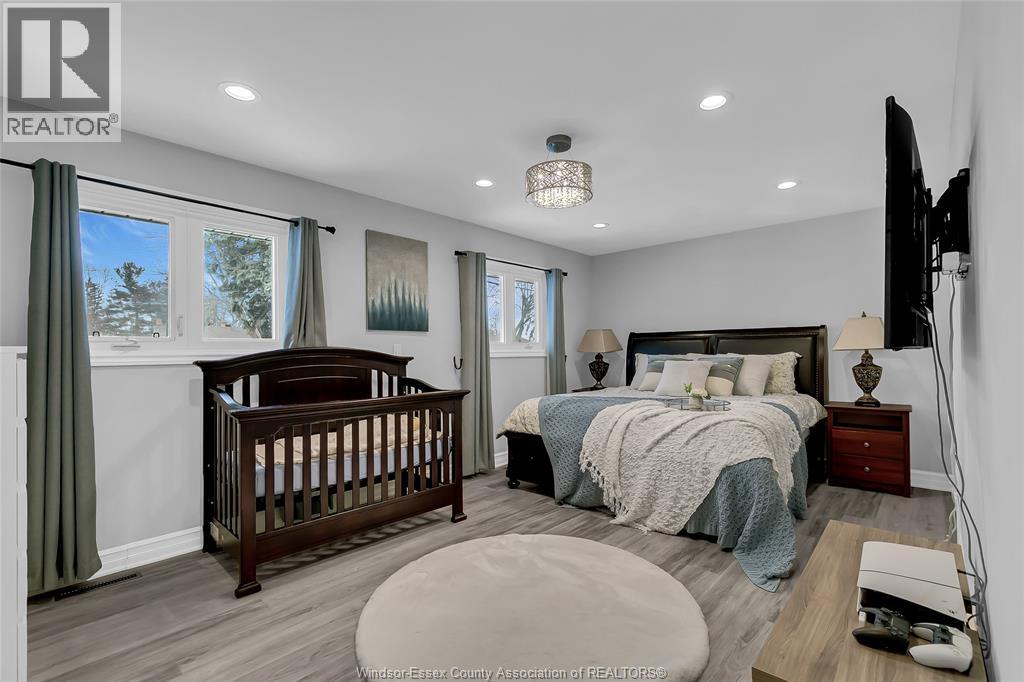 3803 Holburn, Windsor, Ontario  N9G 1R8 - Photo 13 - 26000335