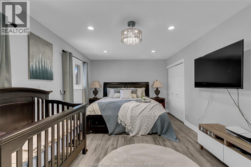 3803 Holburn, Windsor, Ontario  N9G 1R8 - Photo 14 - 26000335