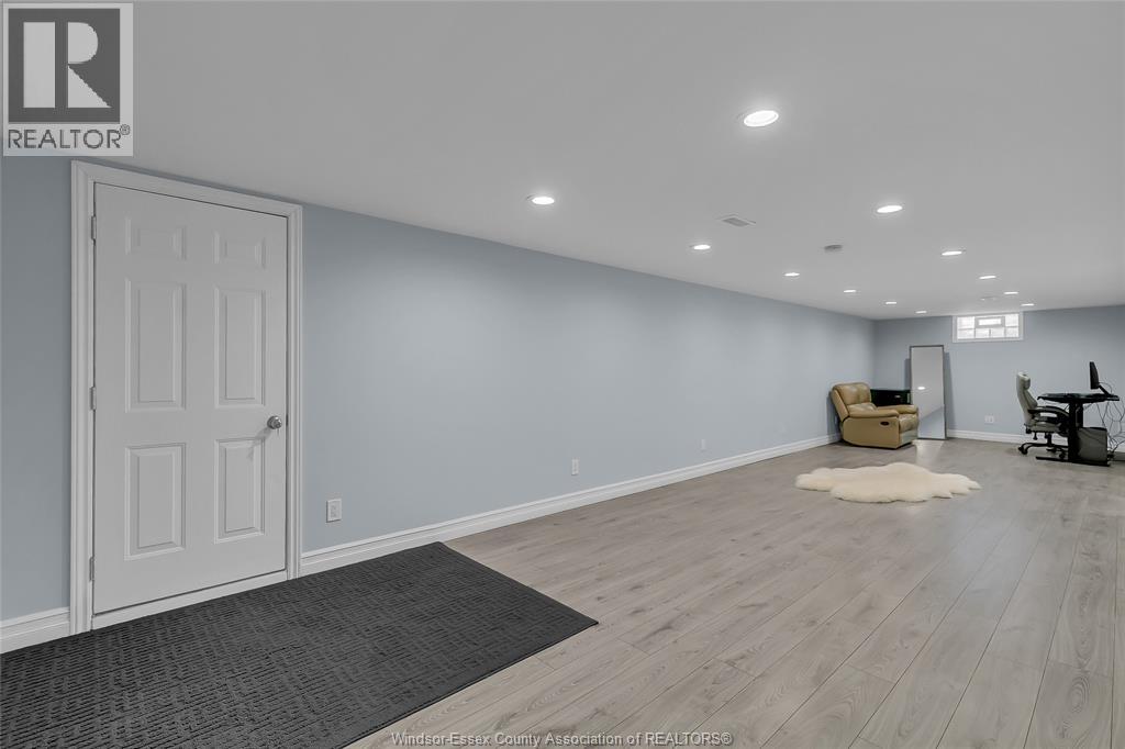 3803 Holburn, Windsor, Ontario  N9G 1R8 - Photo 20 - 26000335