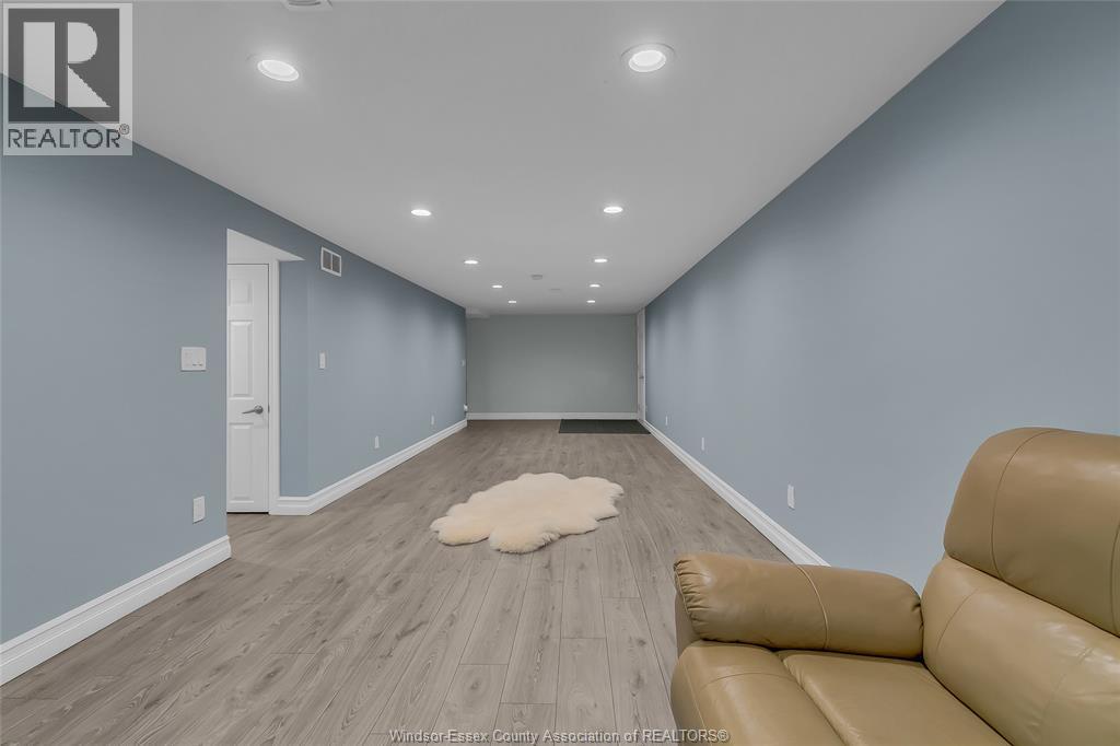 3803 Holburn, Windsor, Ontario  N9G 1R8 - Photo 21 - 26000335