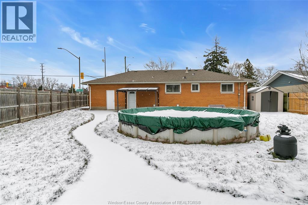 3803 Holburn, Windsor, Ontario  N9G 1R8 - Photo 25 - 26000335