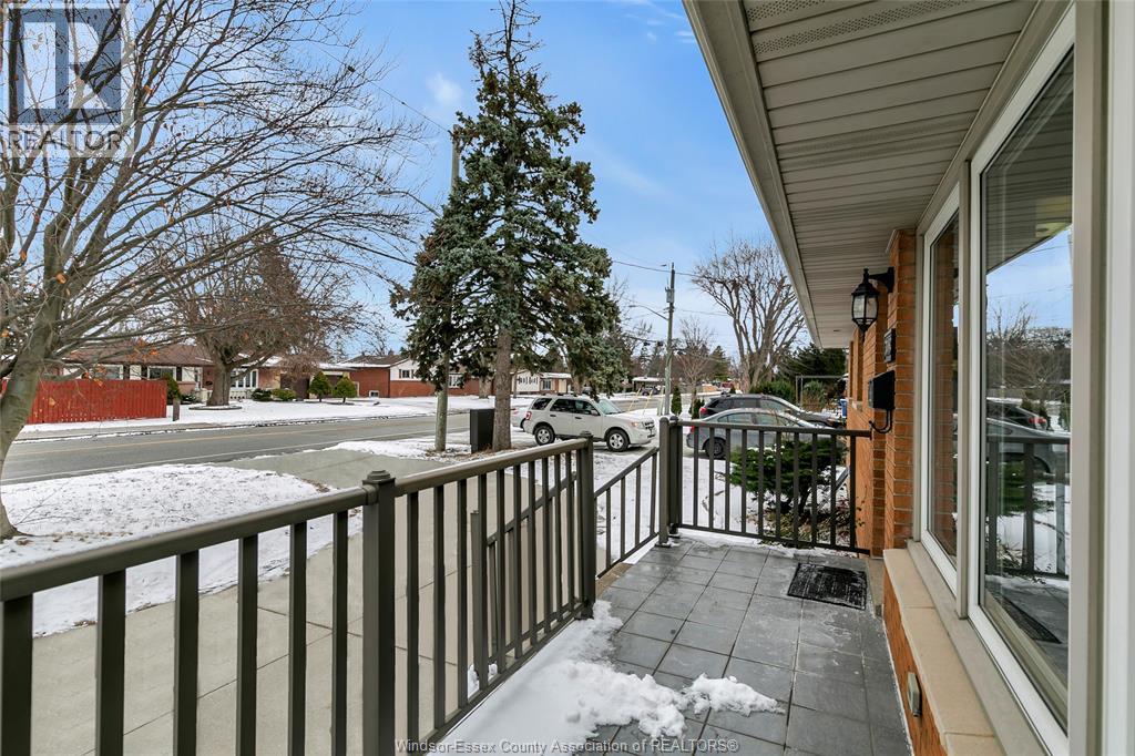 3803 Holburn, Windsor, Ontario  N9G 1R8 - Photo 5 - 26000335