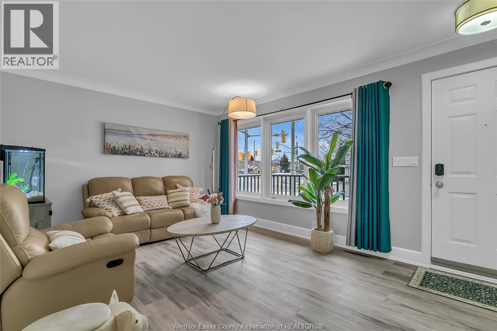 3803 Holburn, Windsor, Ontario  N9G 1R8 - Photo 6 - 26000335