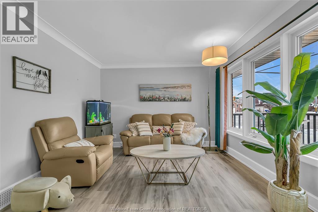 3803 Holburn, Windsor, Ontario  N9G 1R8 - Photo 7 - 26000335