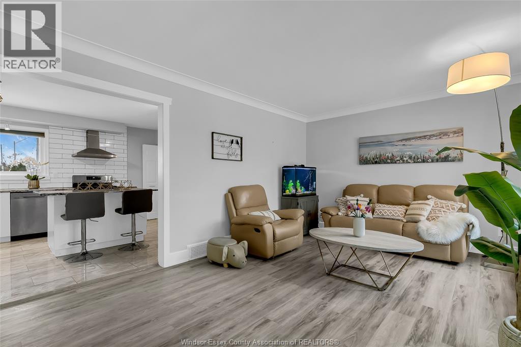 3803 Holburn, Windsor, Ontario  N9G 1R8 - Photo 8 - 26000335