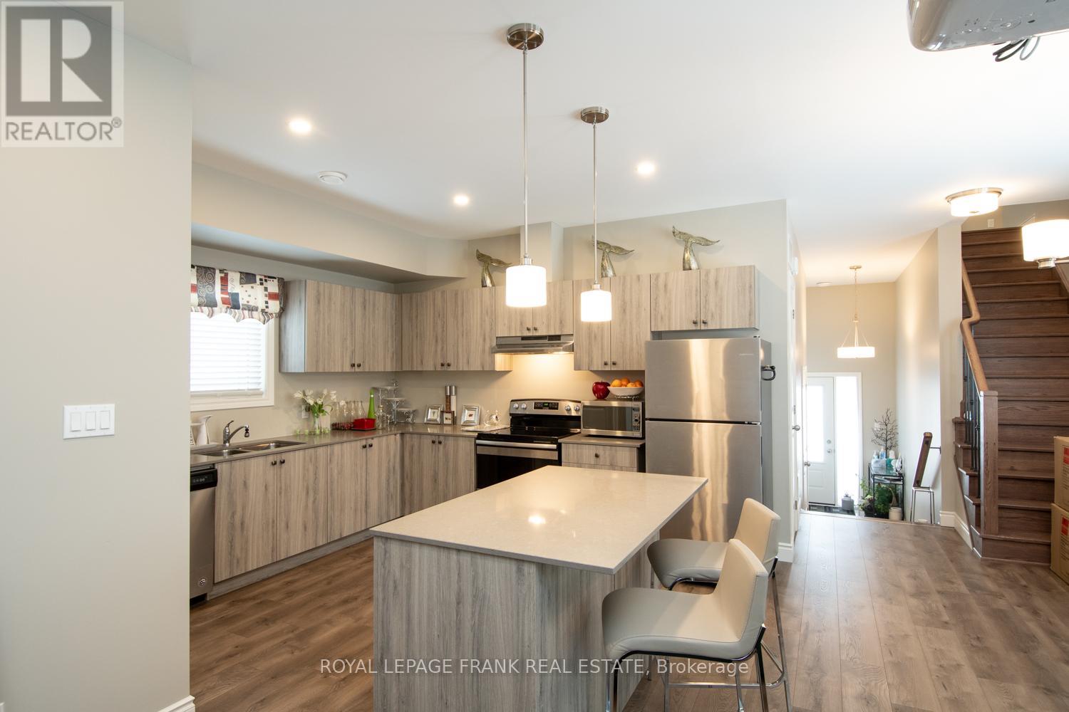 58 Vipond Road, Whitby, Ontario  L1M 2P2 - Photo 8 - E12669018