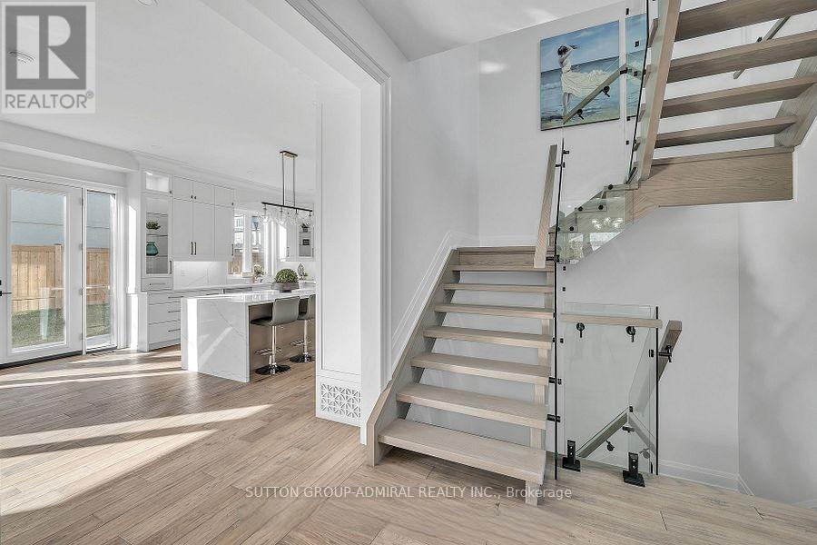 1377 Rometown Drive, Mississauga, Ontario  L5E 2T5 - Photo 12 - W12669542