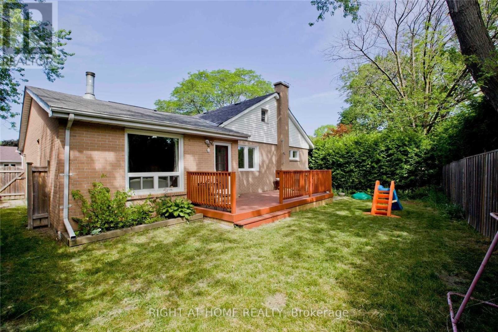 46 Overton Crescent, Toronto, Ontario  M3B 2V2 - Photo 10 - C12669660