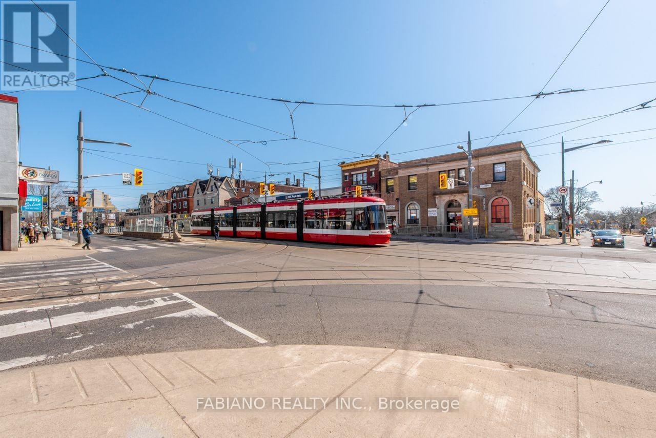 944 St Clair Avenue W, Toronto, Ontario  M6E 2V1 - Photo 16 - C12669664