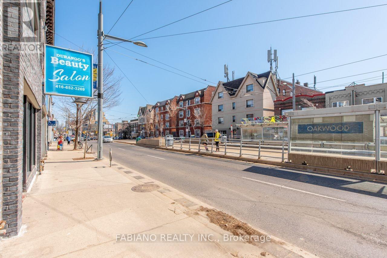944 St Clair Avenue W, Toronto, Ontario  M6E 2V1 - Photo 4 - C12669664