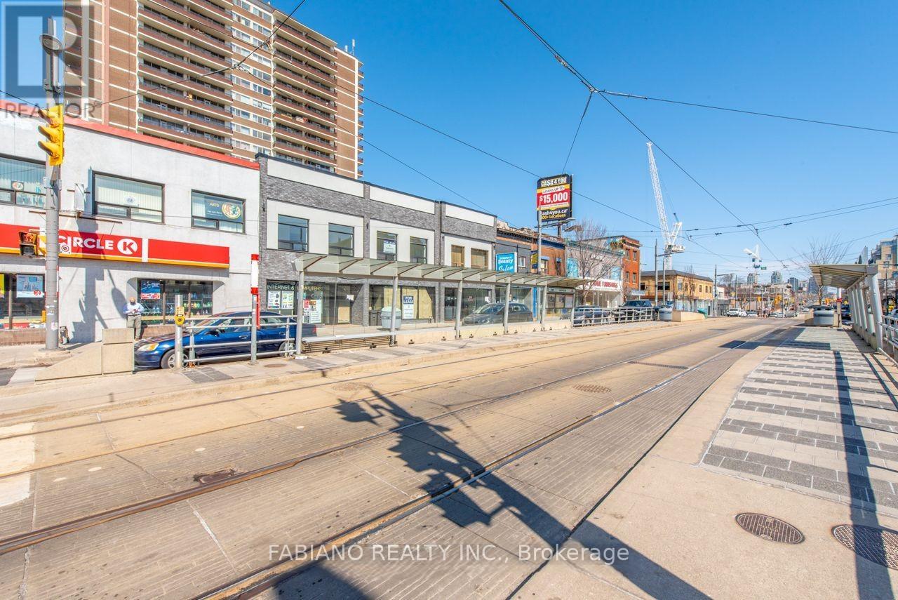 944 St Clair Avenue W, Toronto, Ontario  M6E 2V1 - Photo 11 - C12669676
