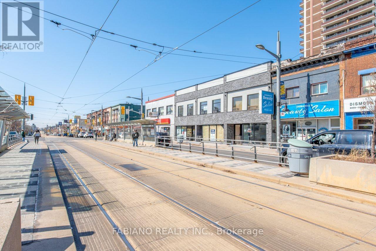 944 St Clair Avenue W, Toronto, Ontario  M6E 2V1 - Photo 12 - C12669676