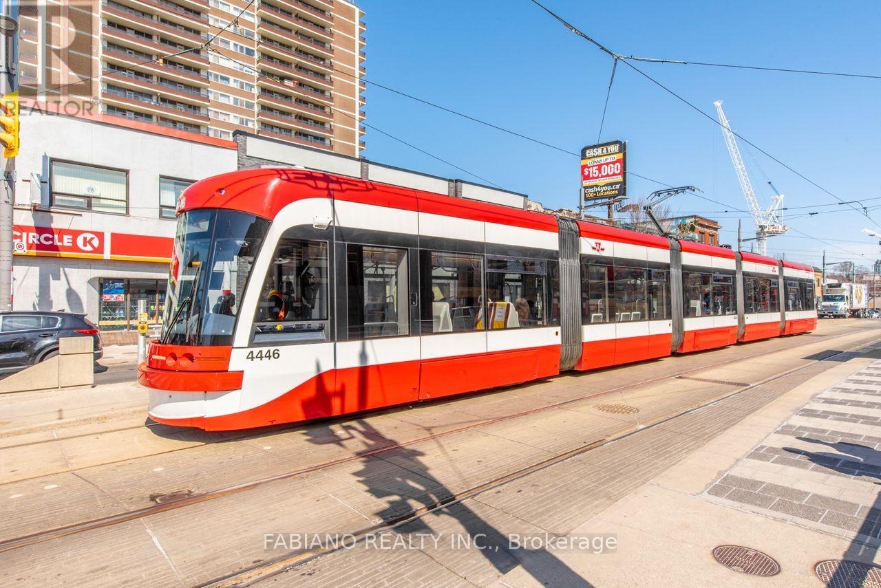 944 St Clair Avenue W, Toronto, Ontario  M6E 2V1 - Photo 3 - C12669676