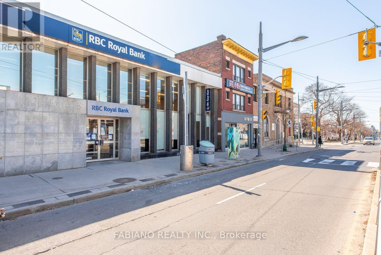 944 St Clair Avenue W, Toronto, Ontario  M6E 2V1 - Photo 5 - C12669676