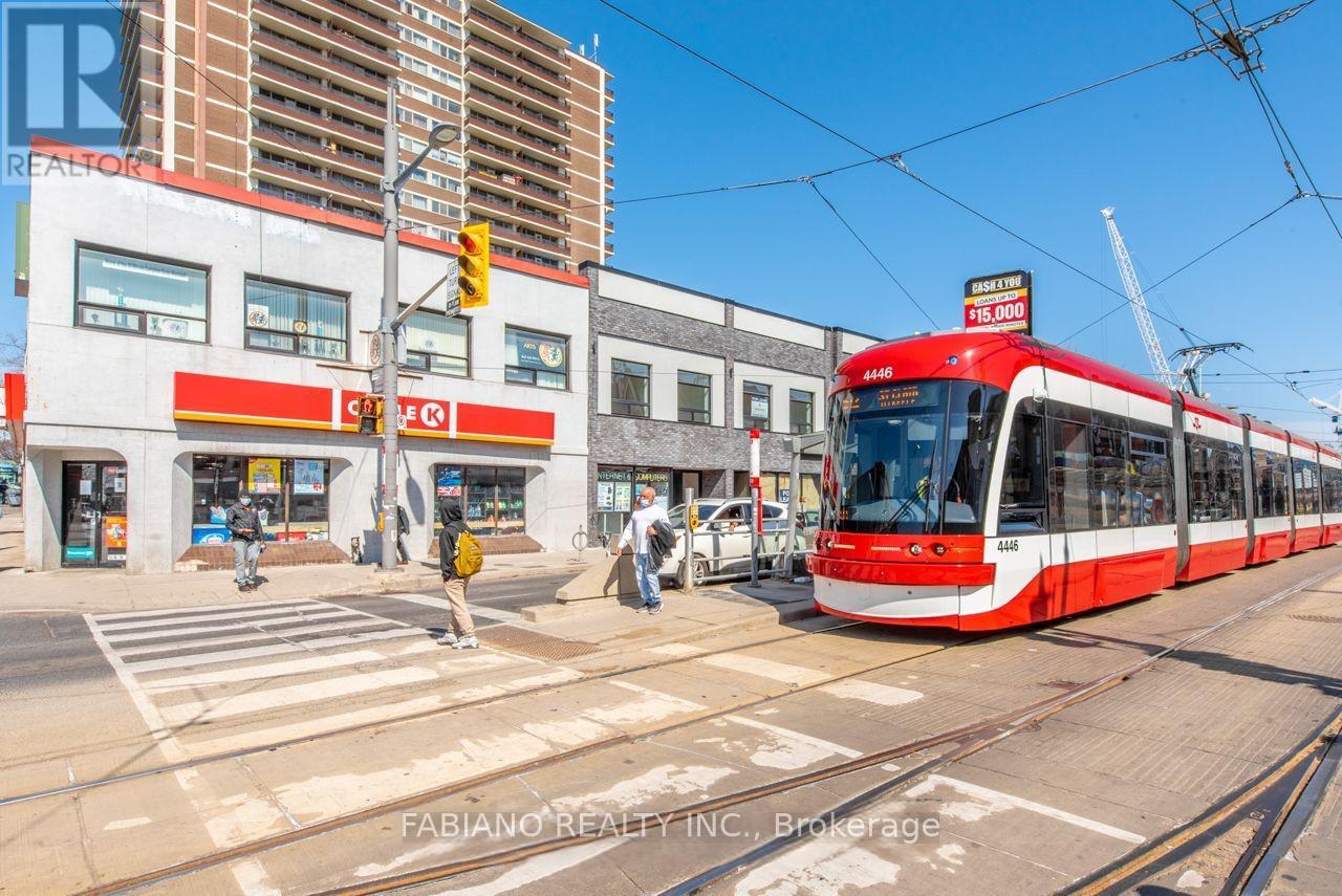 944 St Clair Avenue W, Toronto, Ontario  M6E 2V1 - Photo 6 - C12669676