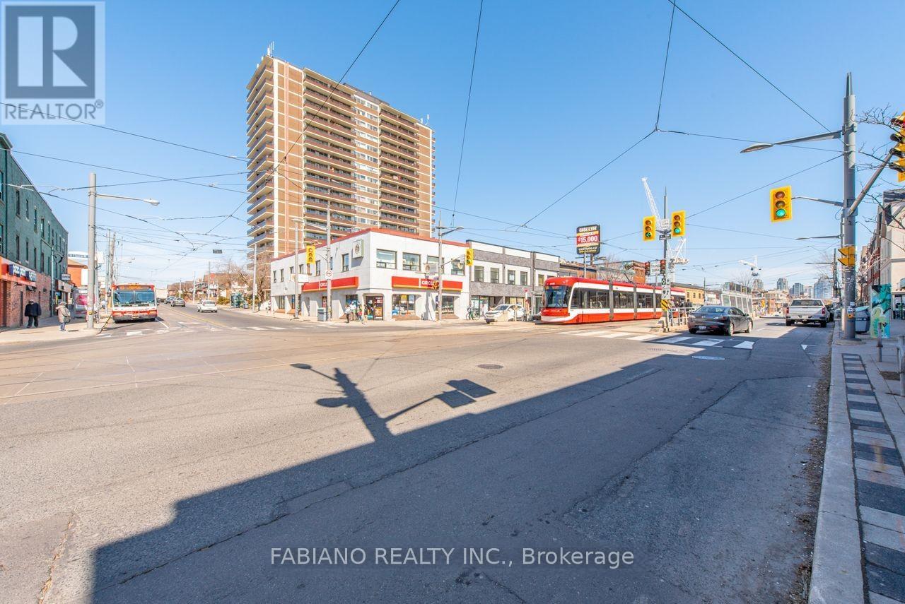 944 St Clair Avenue W, Toronto, Ontario  M6E 2V1 - Photo 9 - C12669676