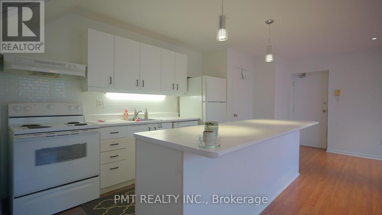 4 - 2064 Queen Street E, Toronto, Ontario  M4E 1C9 - Photo 4 - E12669650