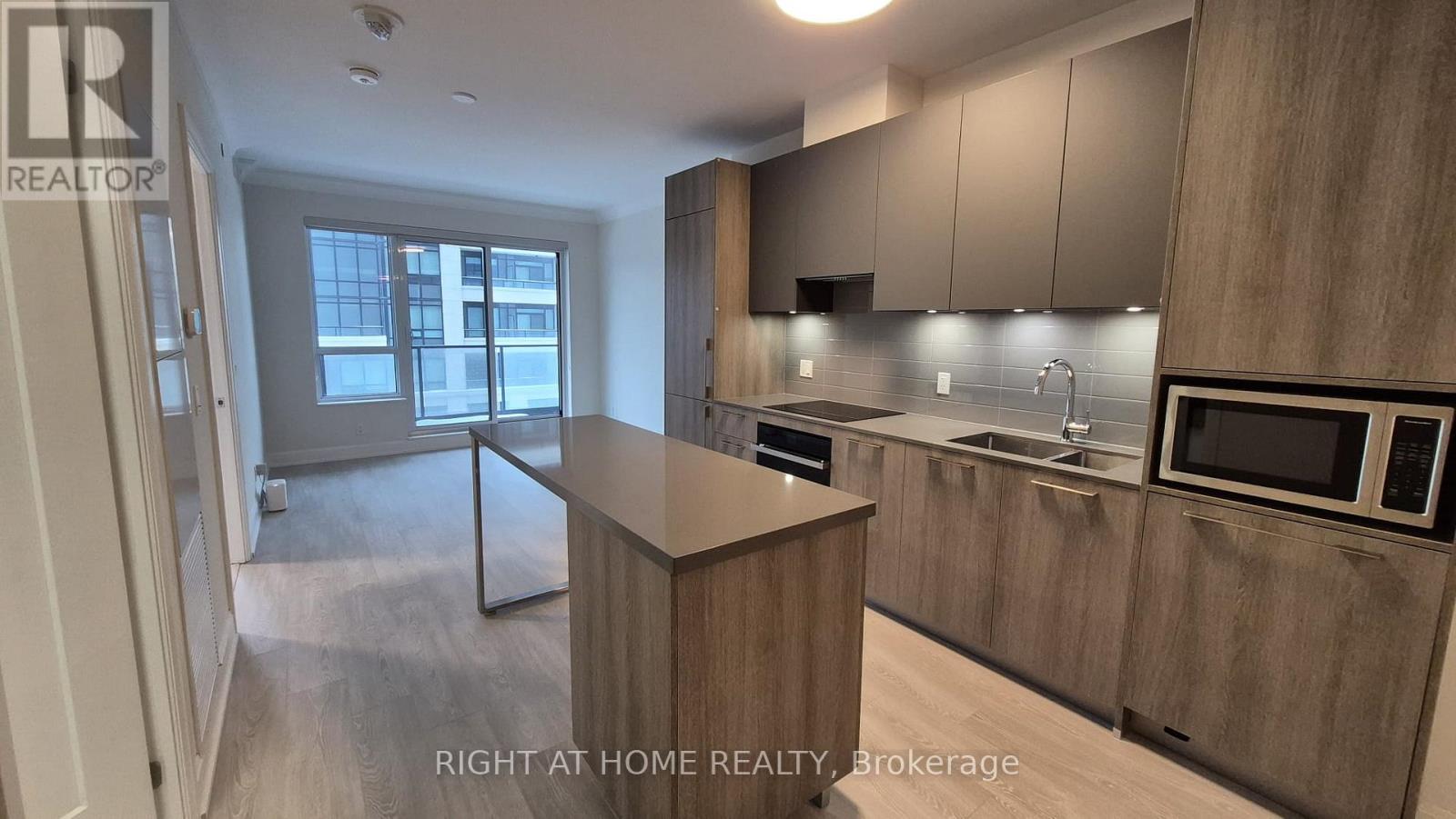 501 - 18 Water Walk Drive, Markham, Ontario L3R 6L5 - Photo 4 - N12669570