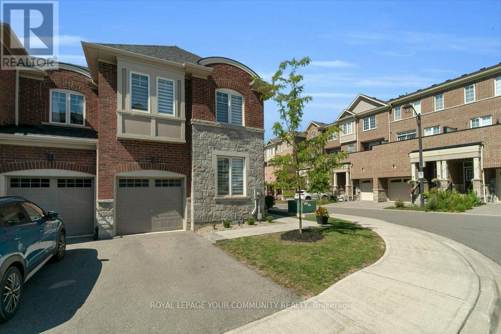 258 Harding Park Street, Newmarket, Ontario  L3Y 0E1 - Photo 3 - N12669652