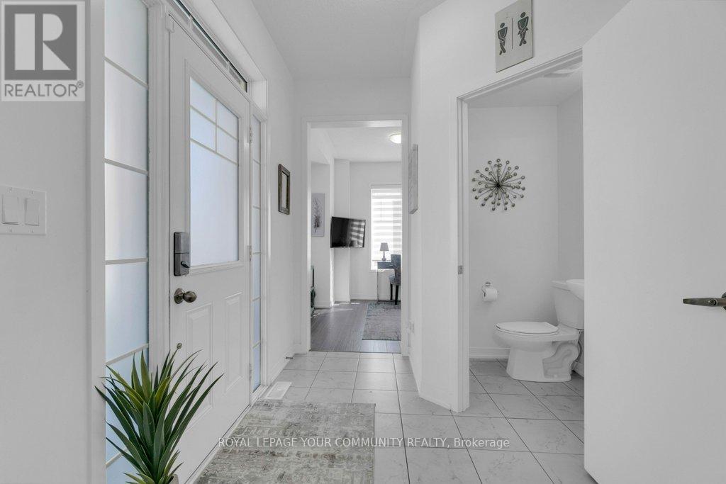 258 Harding Park Street, Newmarket, Ontario  L3Y 0E1 - Photo 6 - N12669652