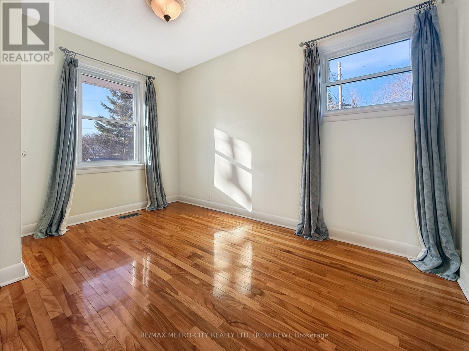 64 Mclean Street, Renfrew, Ontario  K7V 1A5 - Photo 10 - X12598750