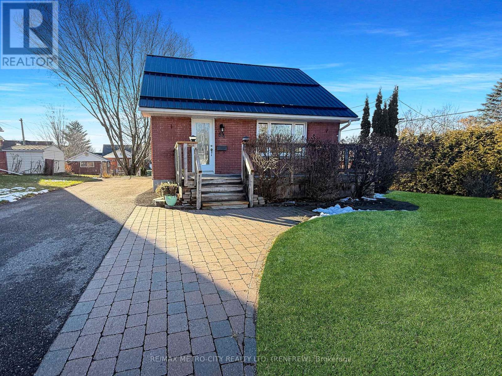 64 Mclean Street, Renfrew, Ontario  K7V 1A5 - Photo 4 - X12598750