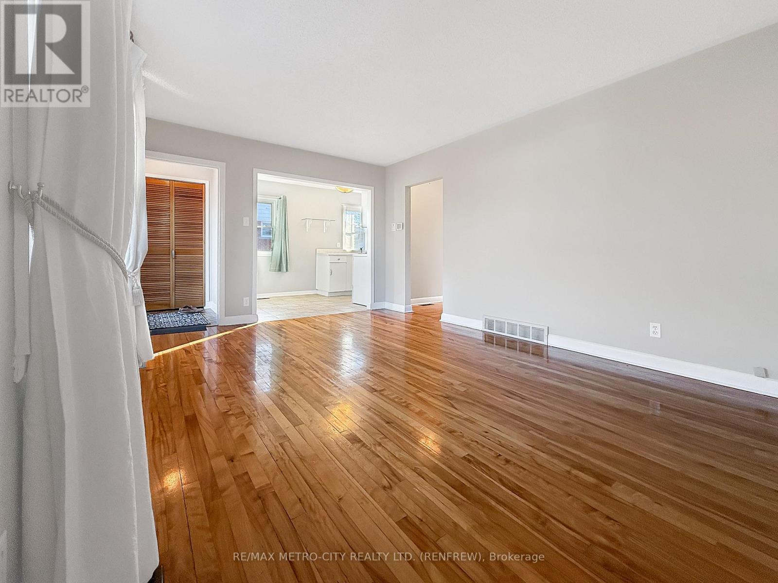 64 Mclean Street, Renfrew, Ontario  K7V 1A5 - Photo 7 - X12598750