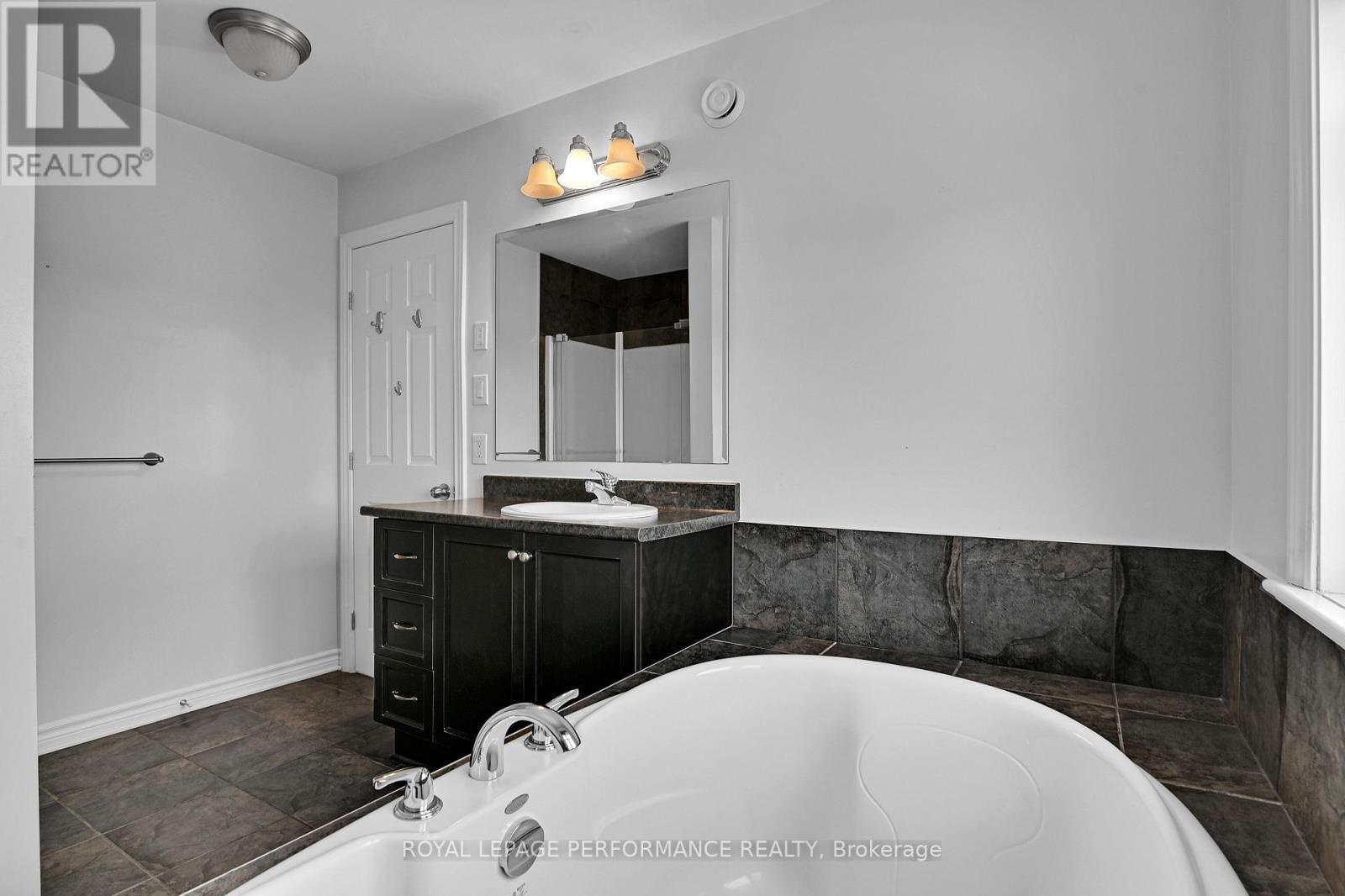 114 Mojave Crescent, Ottawa, Ontario  K2S 0H3 - Photo 19 - X12669034