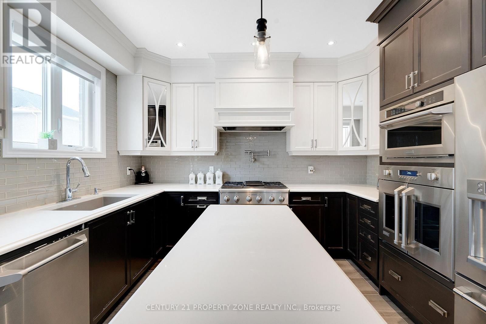 10 Spokanne Street, Brampton, Ontario  L6R 4A2 - Photo 11 - W12669568