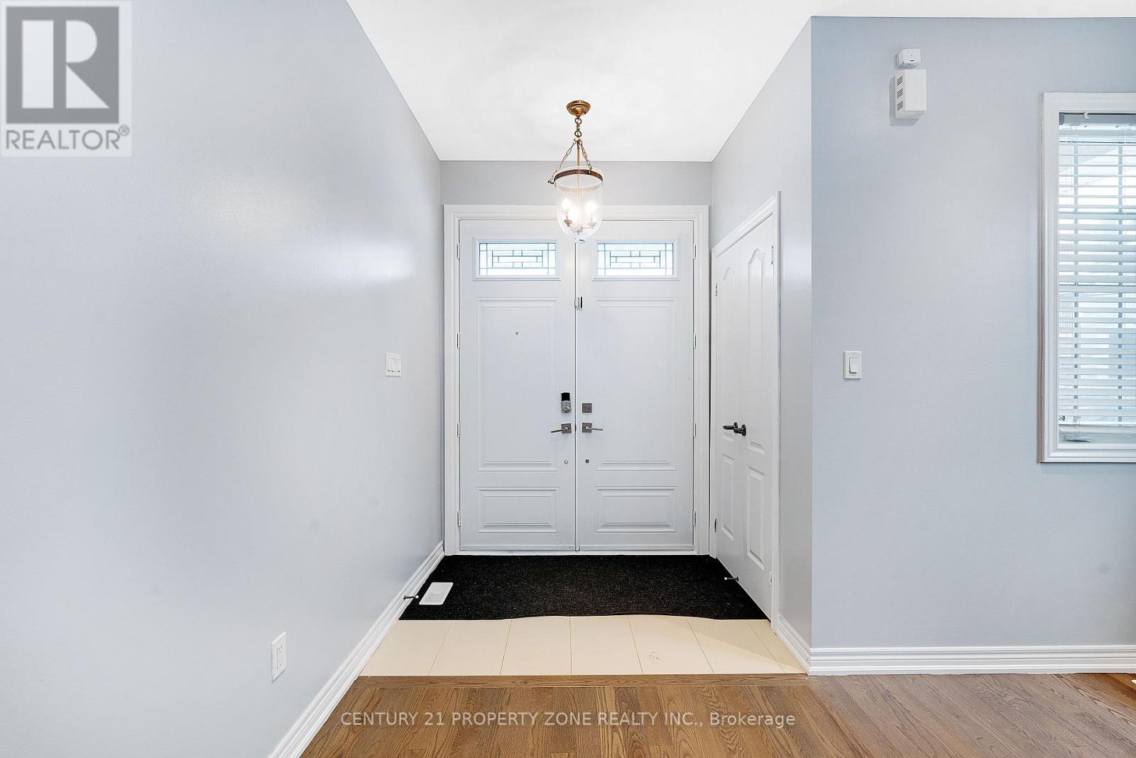 10 Spokanne Street, Brampton, Ontario  L6R 4A2 - Photo 5 - W12669568