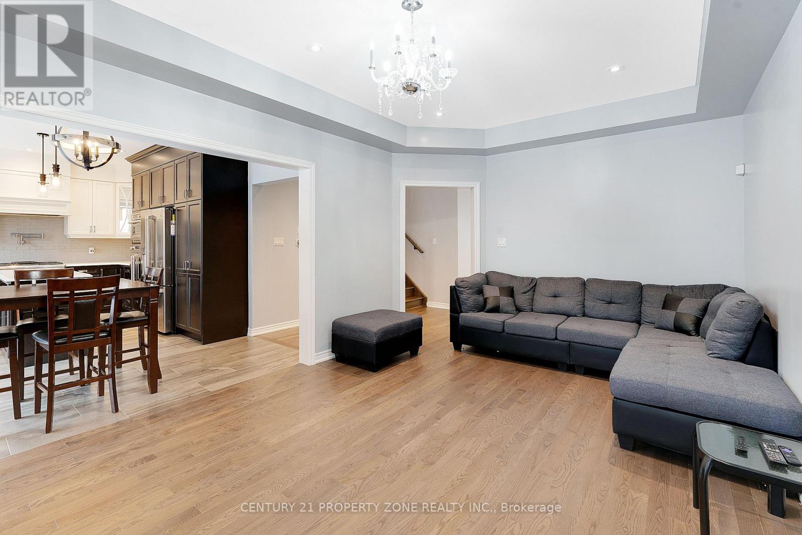 10 Spokanne Street, Brampton, Ontario  L6R 4A2 - Photo 9 - W12669568