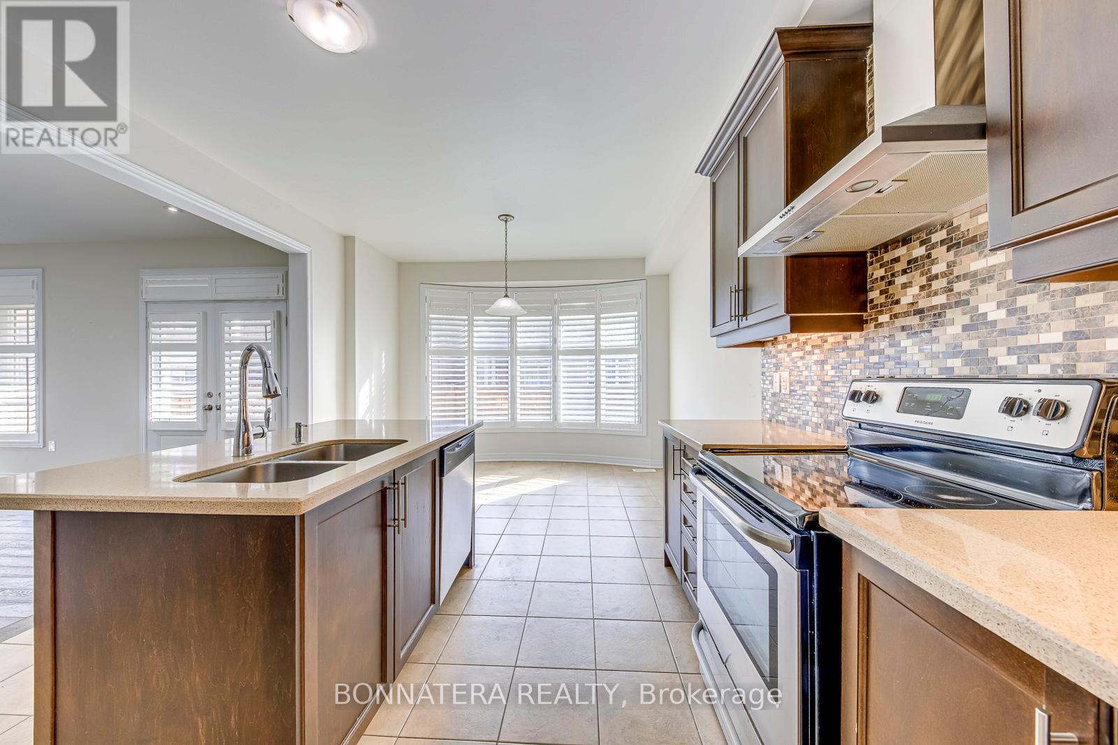 230 Jessie Caverhill Pass, Oakville, Ontario  L6M 0Z6 - Photo 12 - W12669574