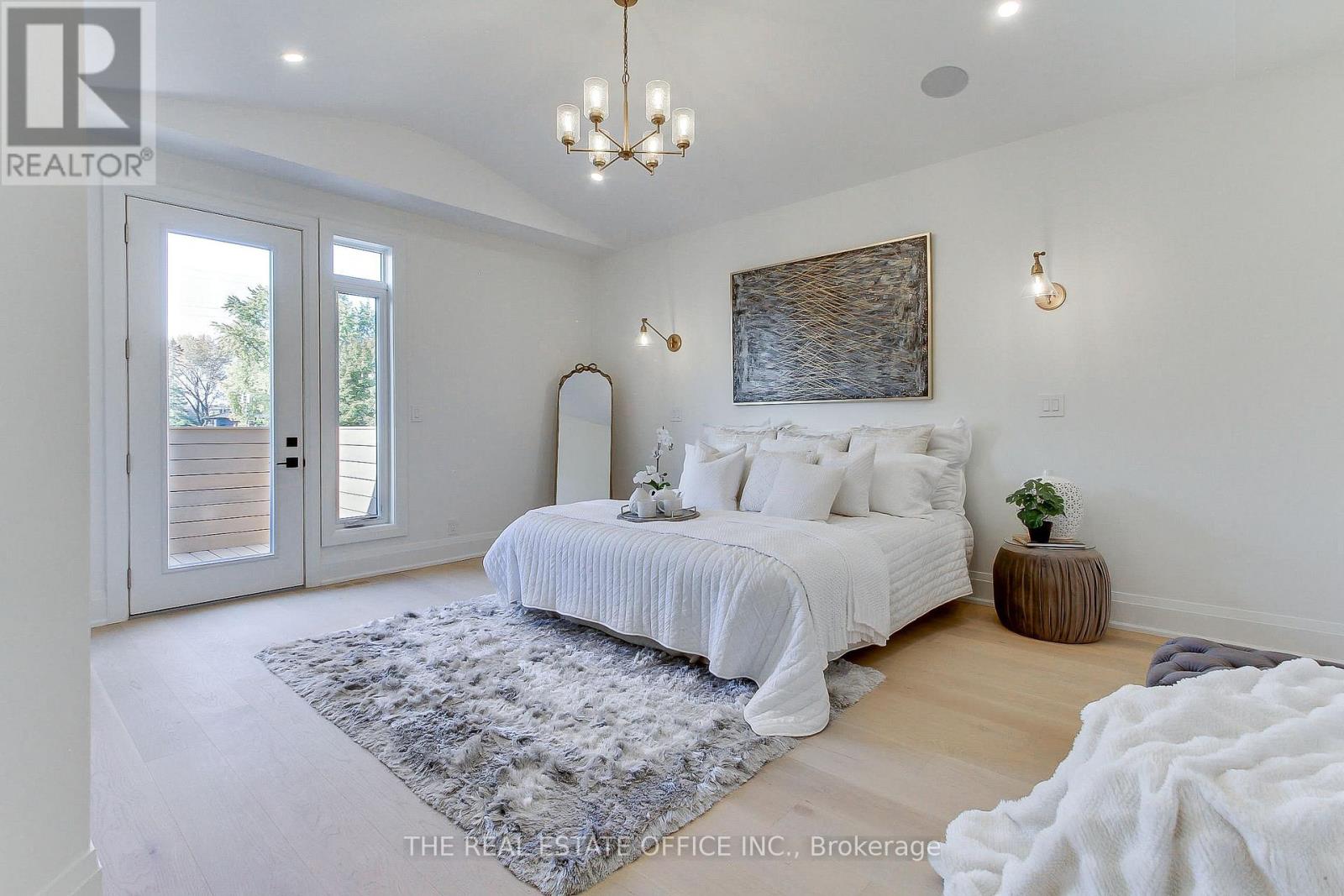 18 Beaverbrook Avenue, Toronto, Ontario  M9B 2M9 - Photo 15 - W12669678