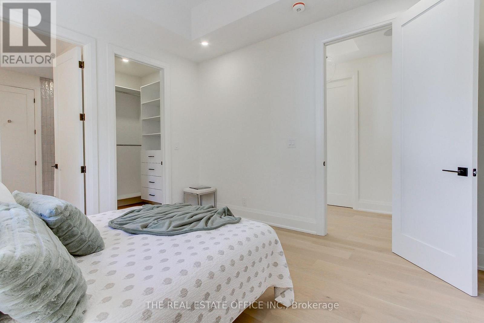 18 Beaverbrook Avenue, Toronto, Ontario  M9B 2M9 - Photo 26 - W12669678