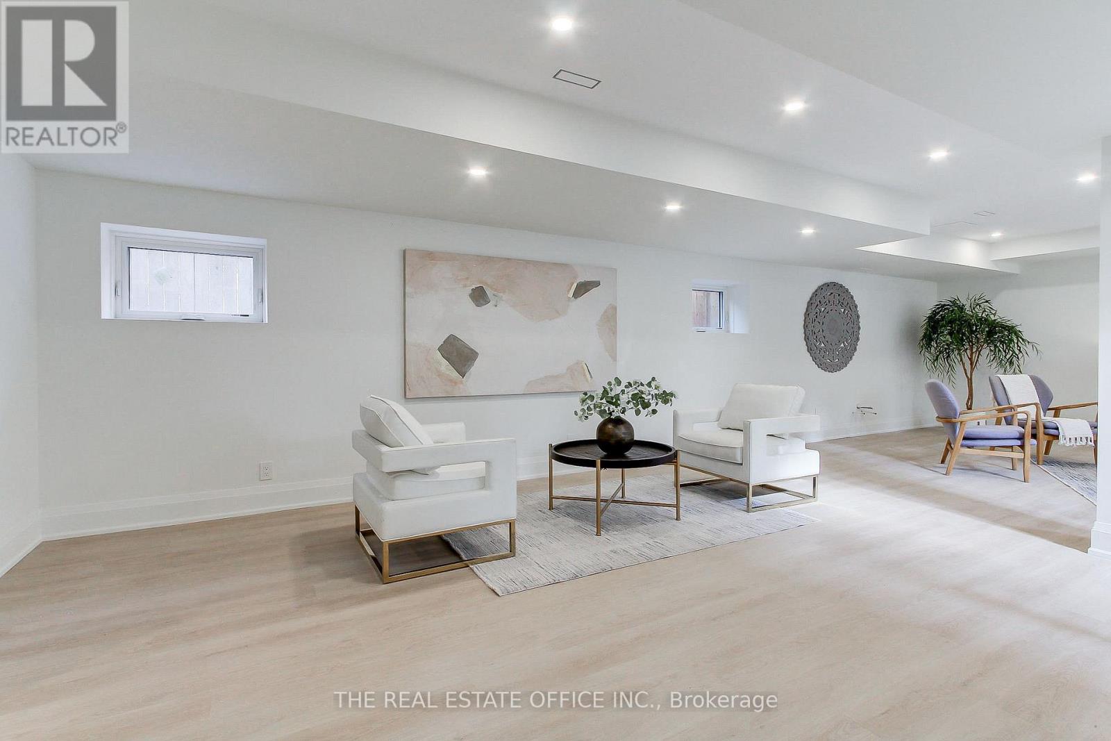 18 Beaverbrook Avenue, Toronto, Ontario  M9B 2M9 - Photo 34 - W12669678