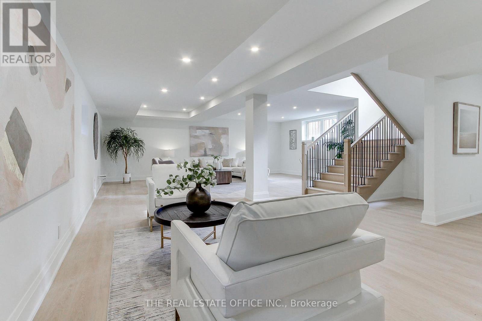 18 Beaverbrook Avenue, Toronto, Ontario  M9B 2M9 - Photo 35 - W12669678