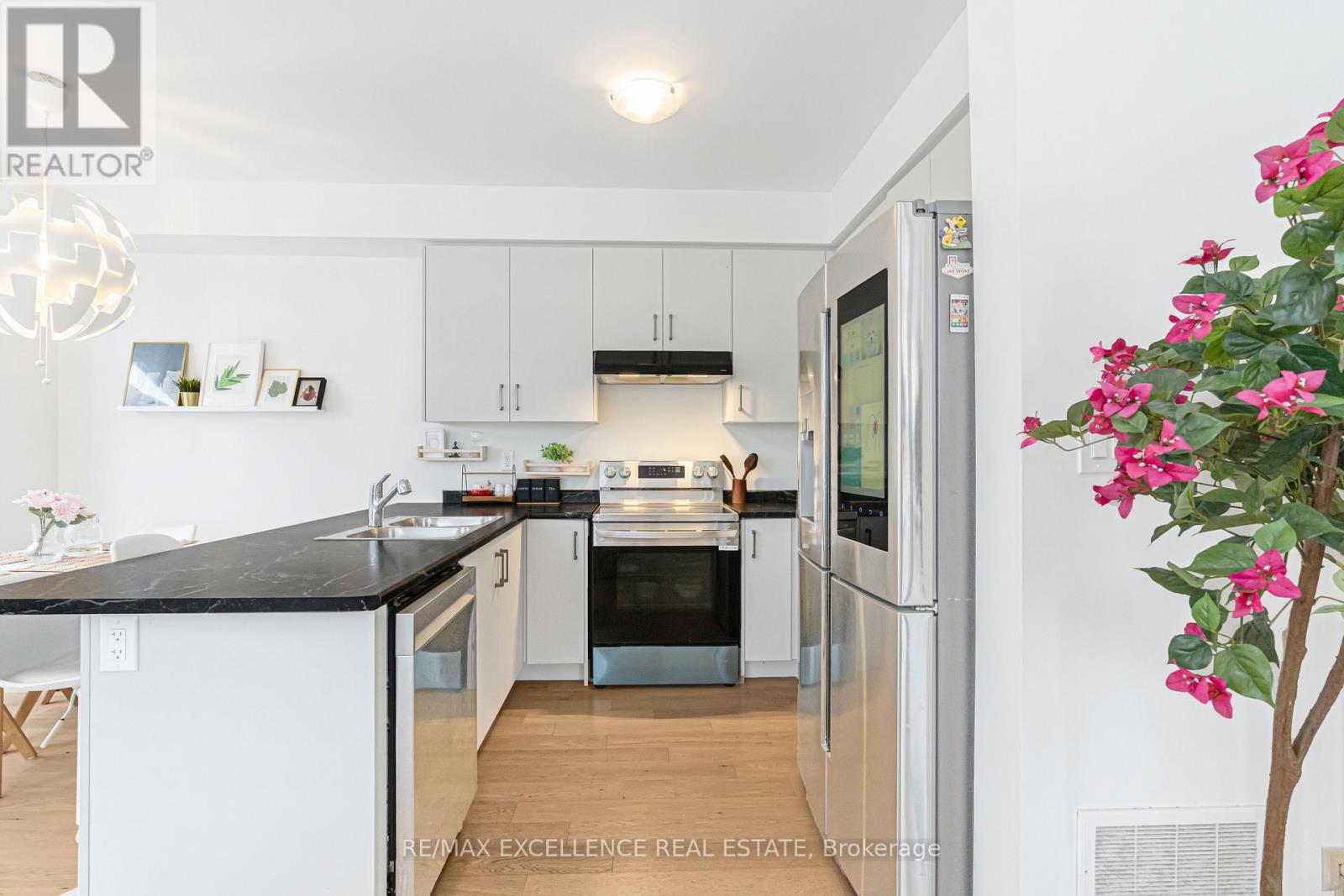 60 Granville Crescent, Haldimand, Ontario  N3W 0J6 - Photo 12 - X12669666