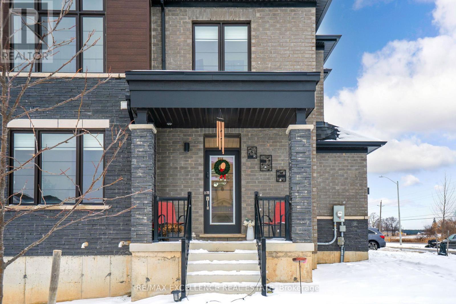 60 Granville Crescent, Haldimand, Ontario  N3W 0J6 - Photo 2 - X12669666