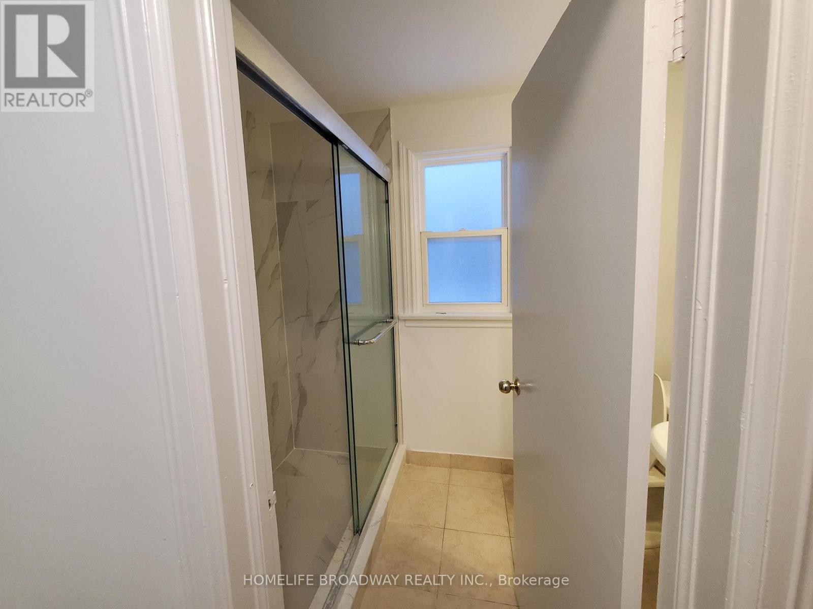 Main And Second Floors - 9 Lamont Avenue, Toronto, Ontario  M1S 1A8 - Photo 8 - E12665948