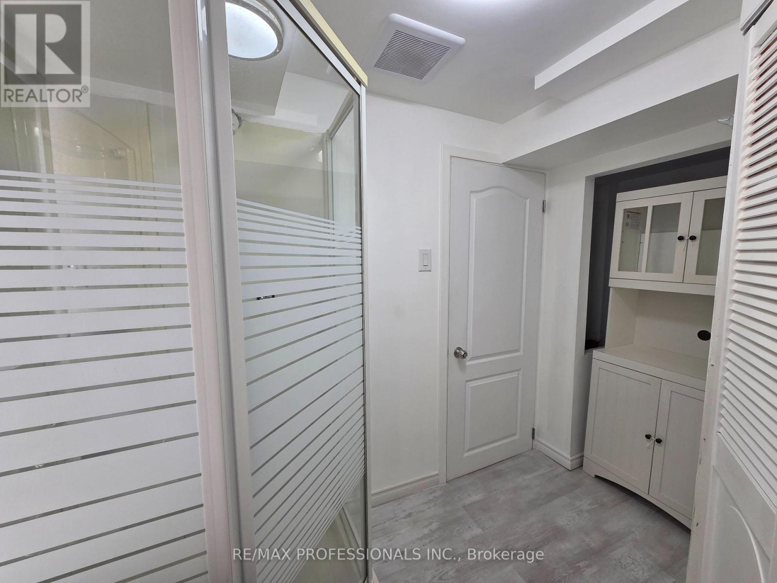 31 Lower - 3079 Fifth Line W, Mississauga, Ontario  L5L 3T1 - Photo 14 - W12669432